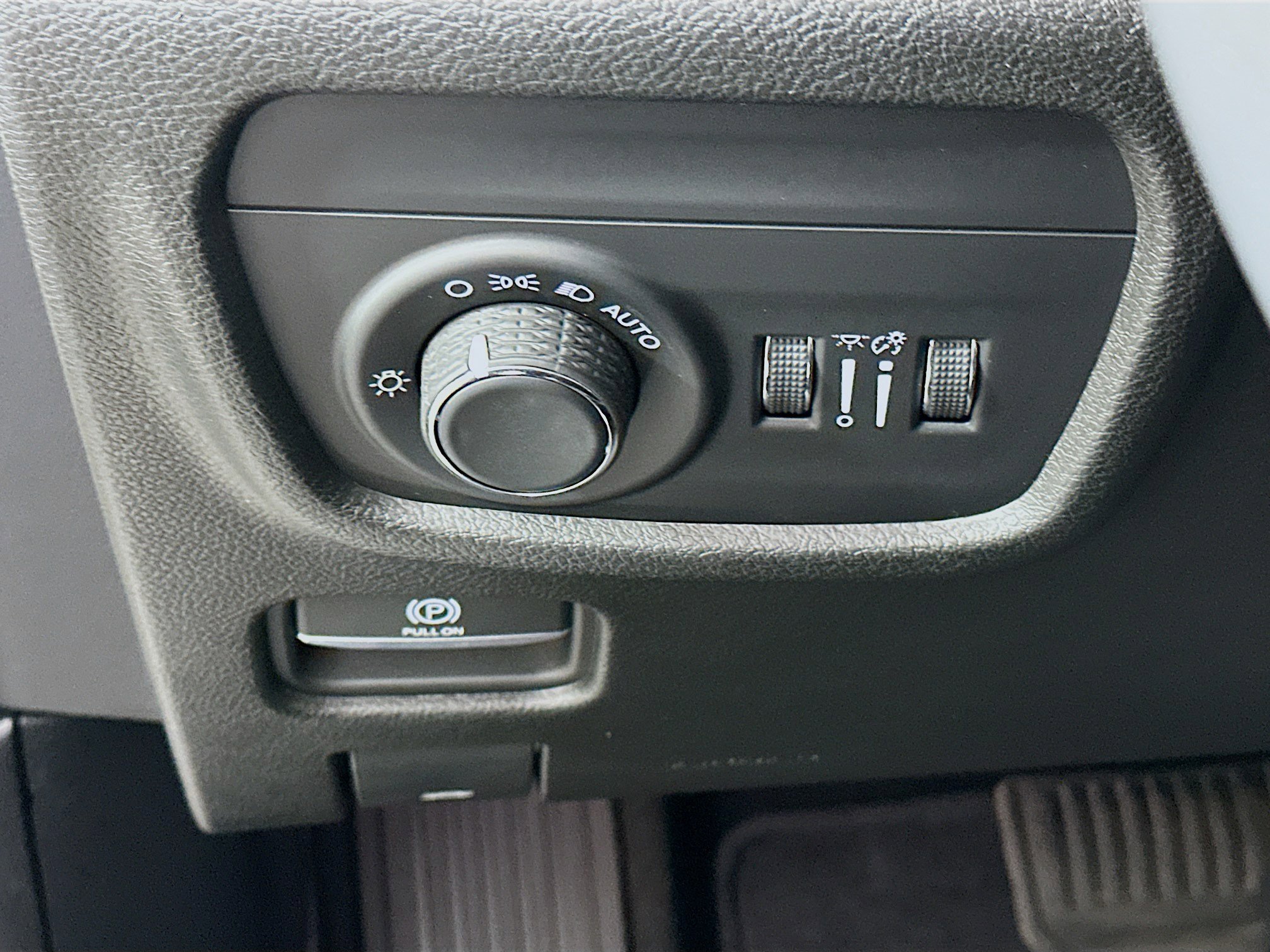 Used 2023 Jeep Grand Cherokee Altitude AWD/4WD image 16