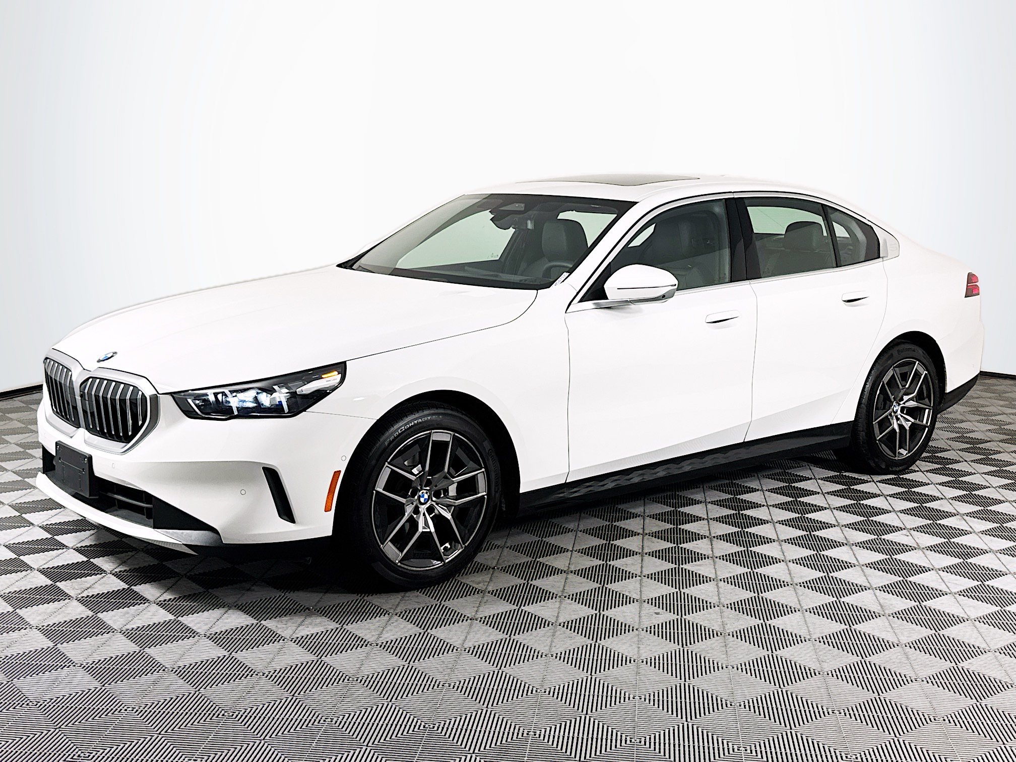 Used 2026 BMW 530i w/ Premium Package RWD image 4