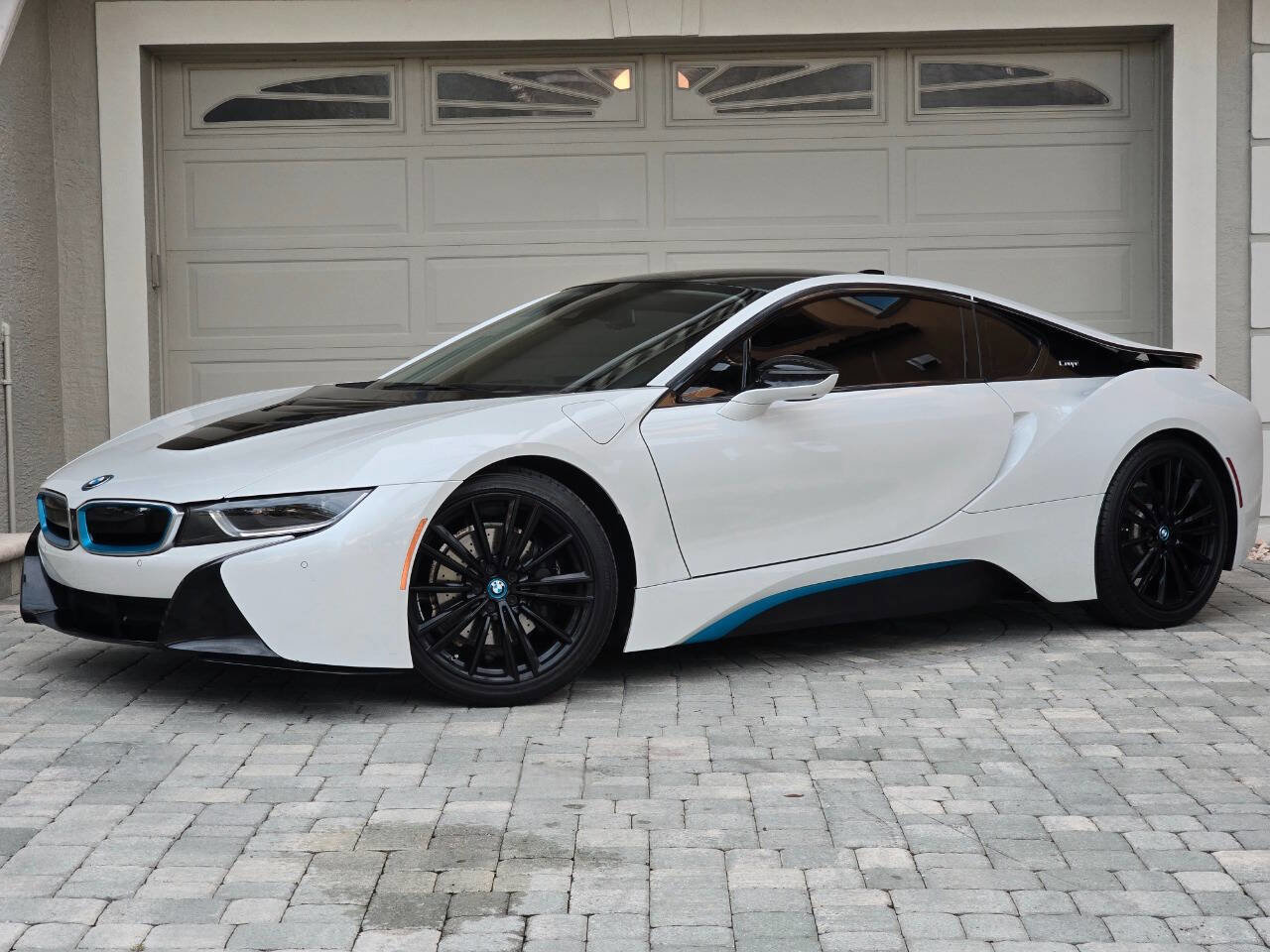 Used 2019 BMW i8 Coupe image 2