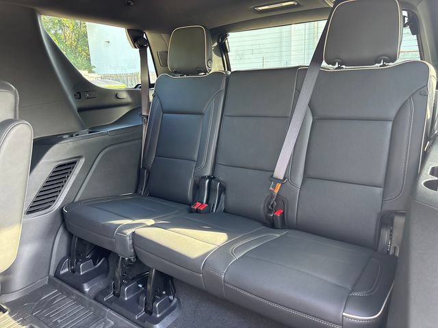 Used 2024 GMC Yukon SLT w/ SLT Luxury Package AWD/4WD image 9