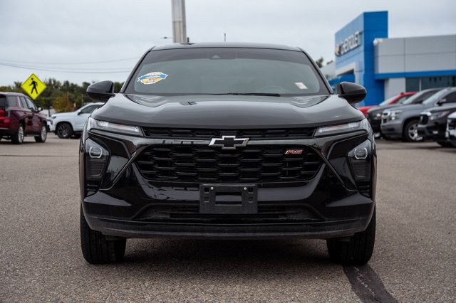 Used 2024 Chevrolet Trax RS FWD image 2