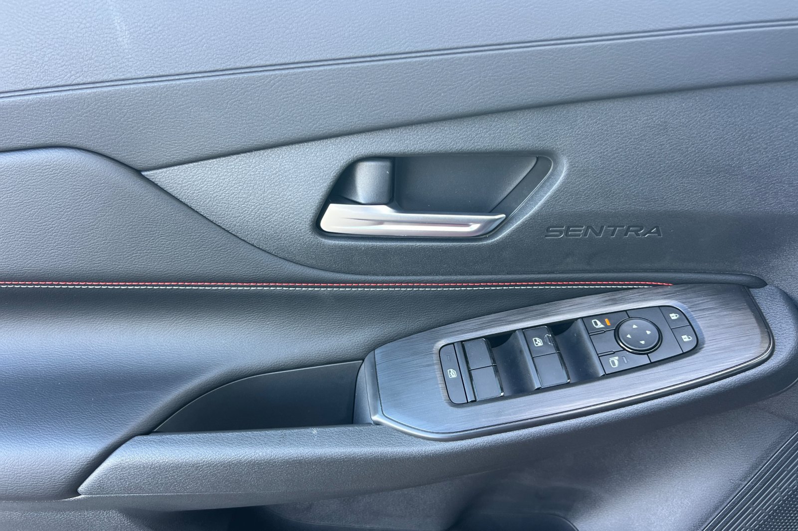 New 2027 Nissan Sentra SR w/ Floor Mat Package FWD image 8