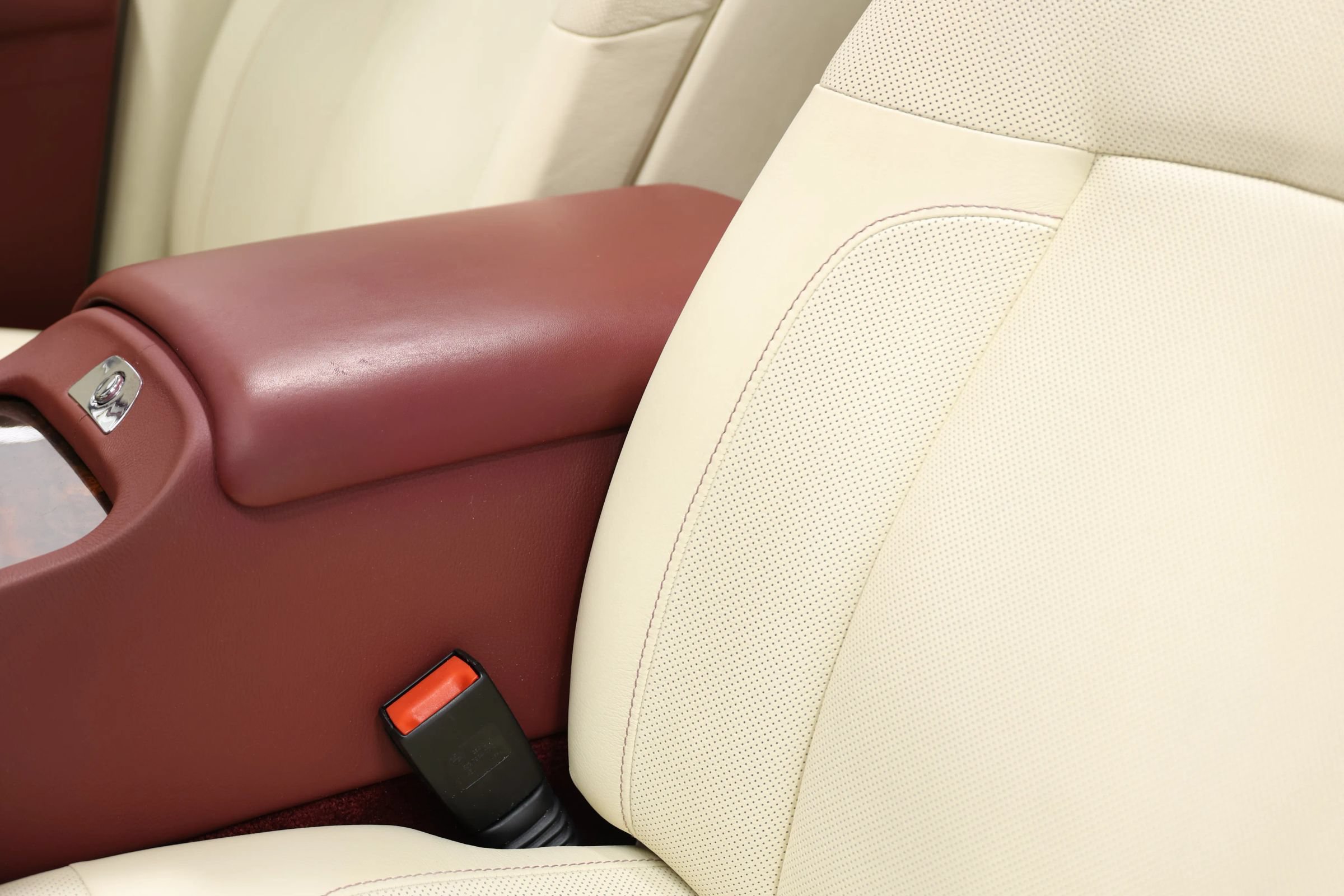 Used 2013 Rolls-Royce Ghost RWD image 18