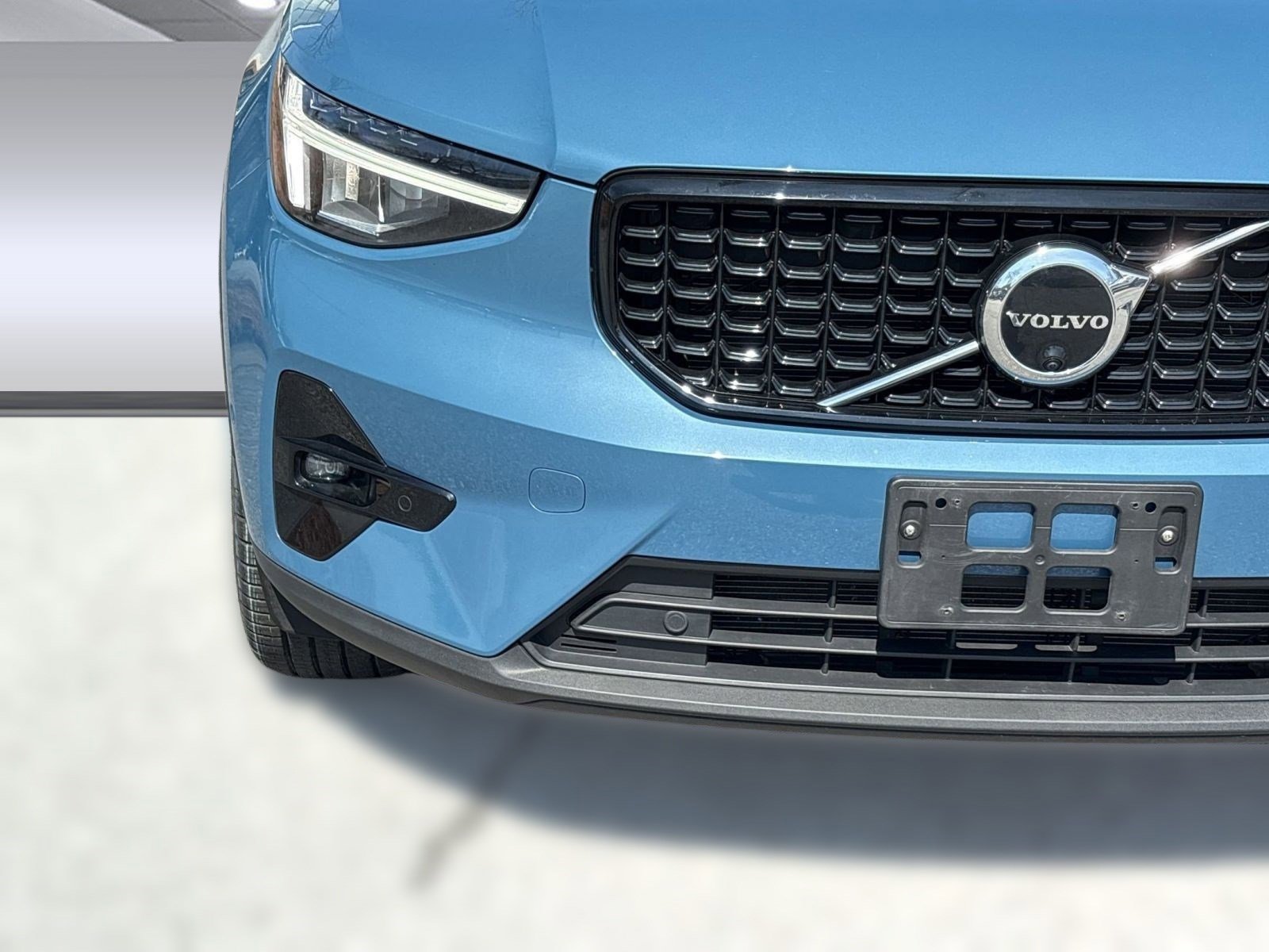 Certified 2023 Volvo XC40 B5 Plus w/ Driver Assist Package image 11