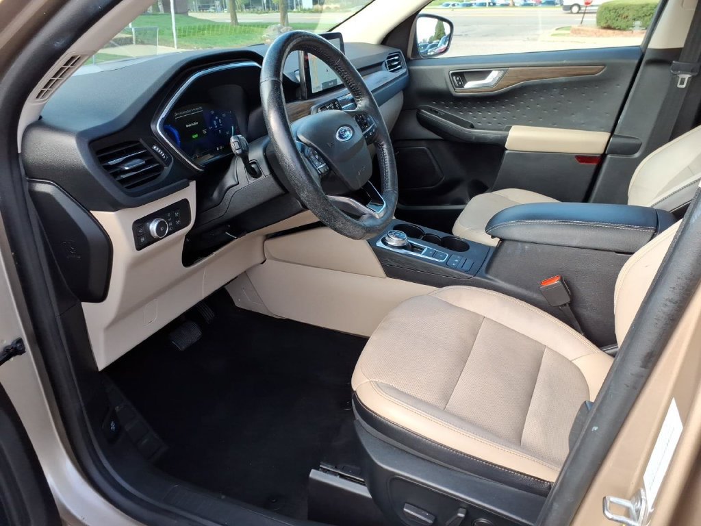 Used 2020 Ford Escape Titanium w/ Titanium Premium Package 2.0 FWD image 10