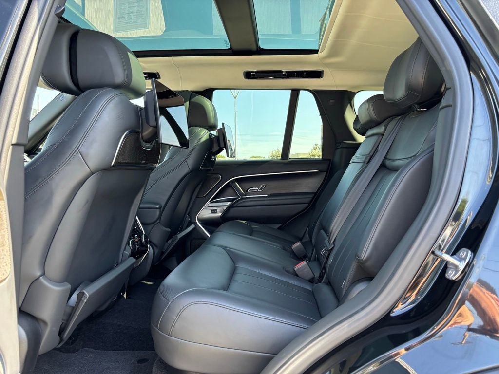 Used 2023 Land Rover Range Rover First Edition image 8