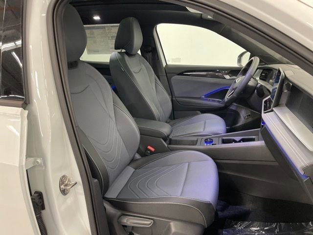 New 2025 Volkswagen Tiguan SE R-Line image 13