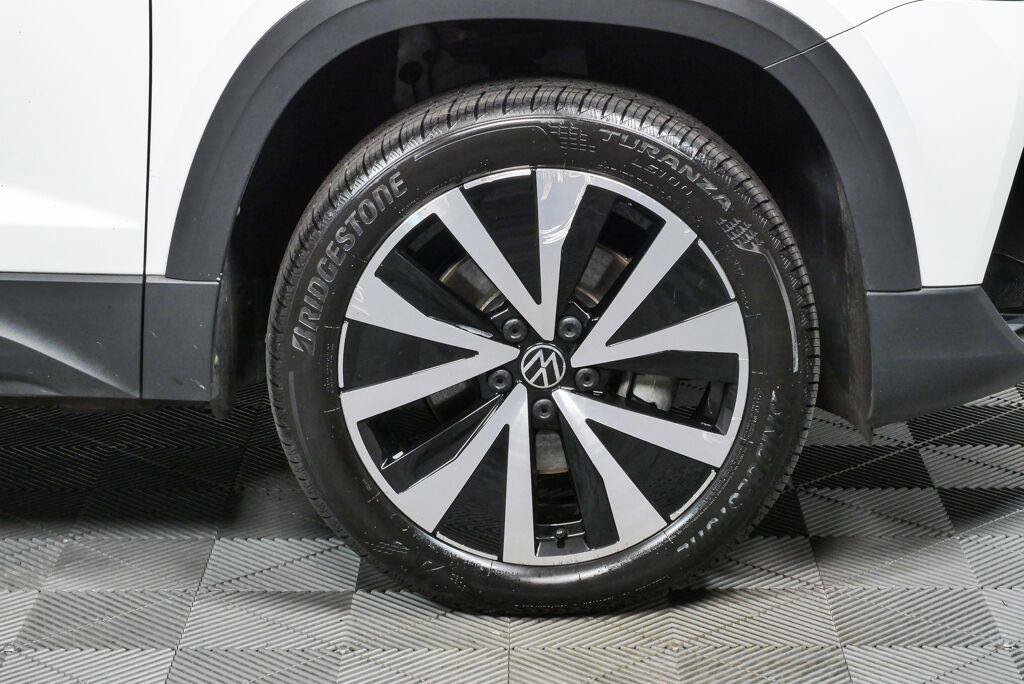 Certified 2023 Volkswagen Taos SE FWD image 35