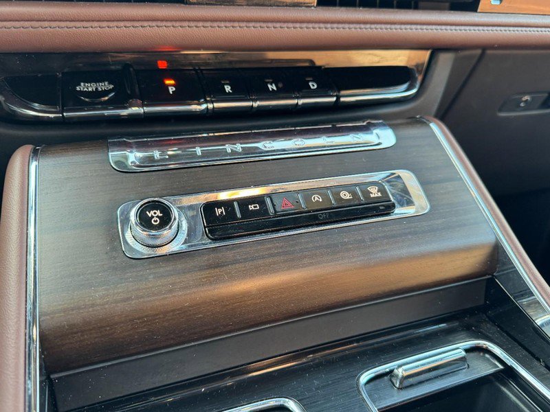 Certified 2025 Lincoln Aviator Reserve w/ Equipment Group 201A image 17