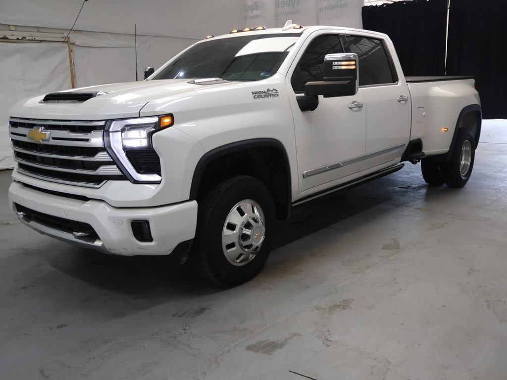 Used 2024 Chevrolet Silverado 3500 High Country w/ High Country Premium Package AWD/4WD image 3