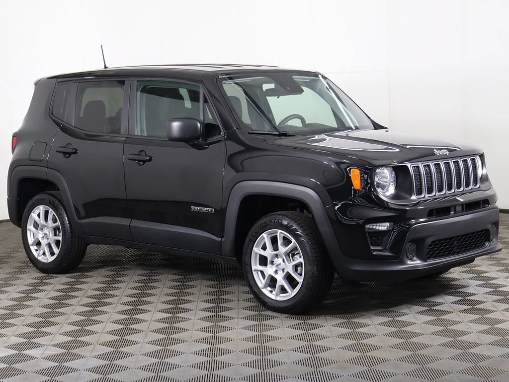 Used 2023 Jeep Renegade Latitude AWD/4WD image 2