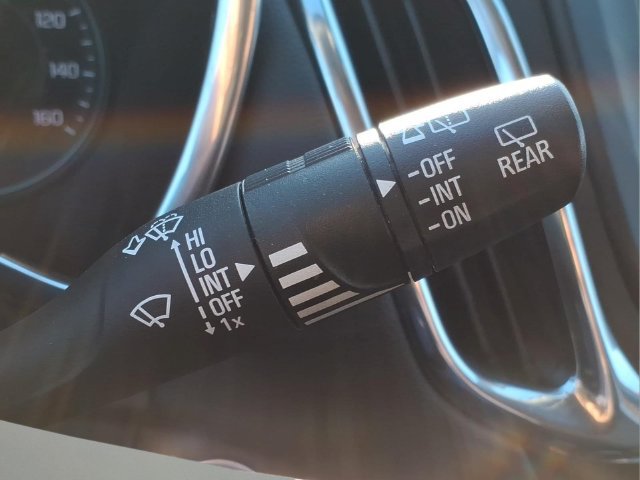 Used 2020 Chevrolet Equinox LT w/ Driver Convenience Package FWD image 29