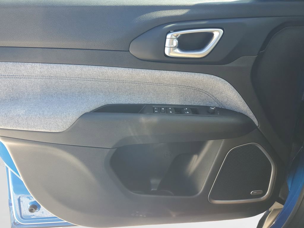 Used 2022 Jeep Compass Latitude w/ Sun and Sound Group FWD image 19