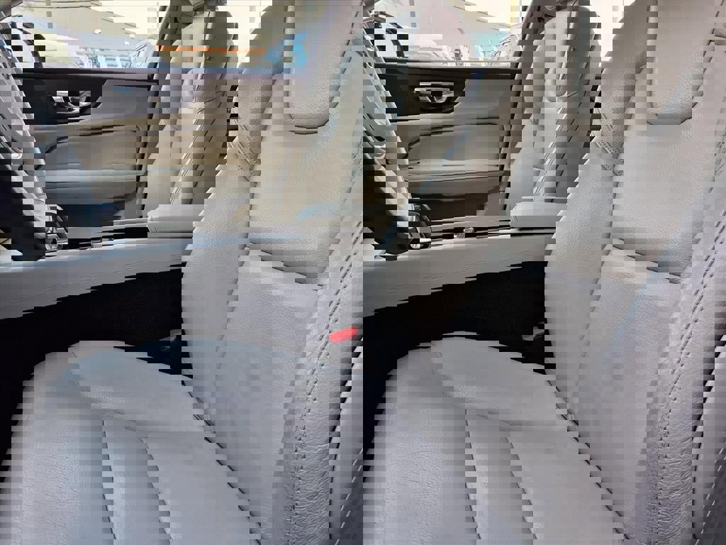 Used 2024 Volvo S60 B5 Plus image 29