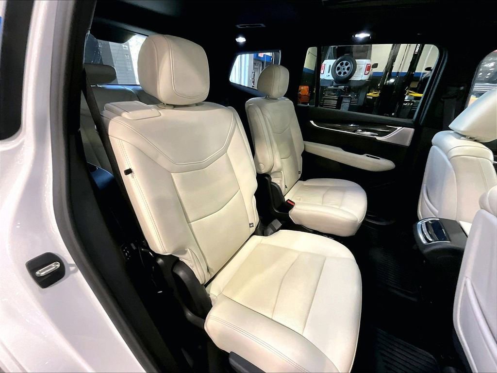 Used 2021 Cadillac XT6 Sport AWD/4WD image 16