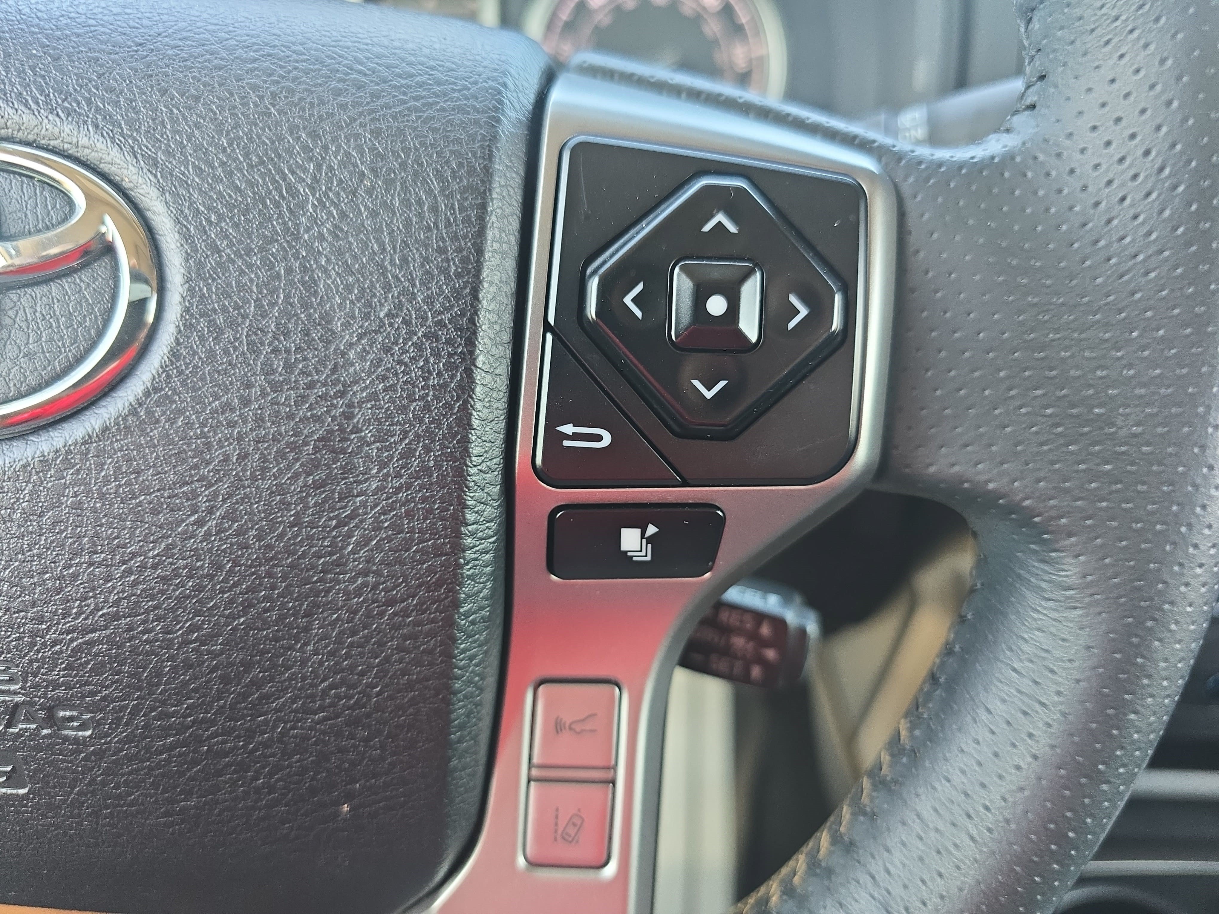 Used 2022 Toyota 4Runner Limited AWD/4WD image 17
