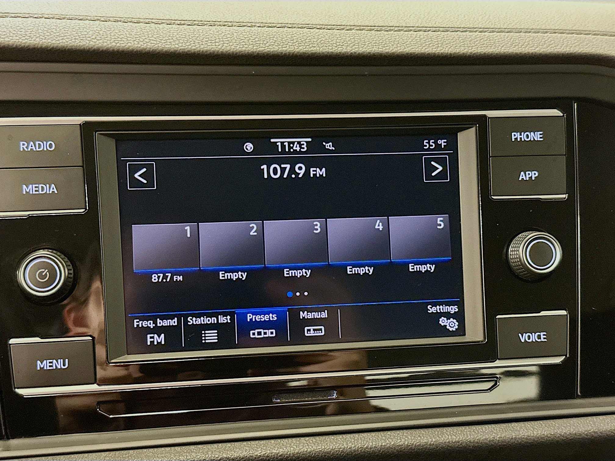 Used 2024 Volkswagen Jetta SE image 21