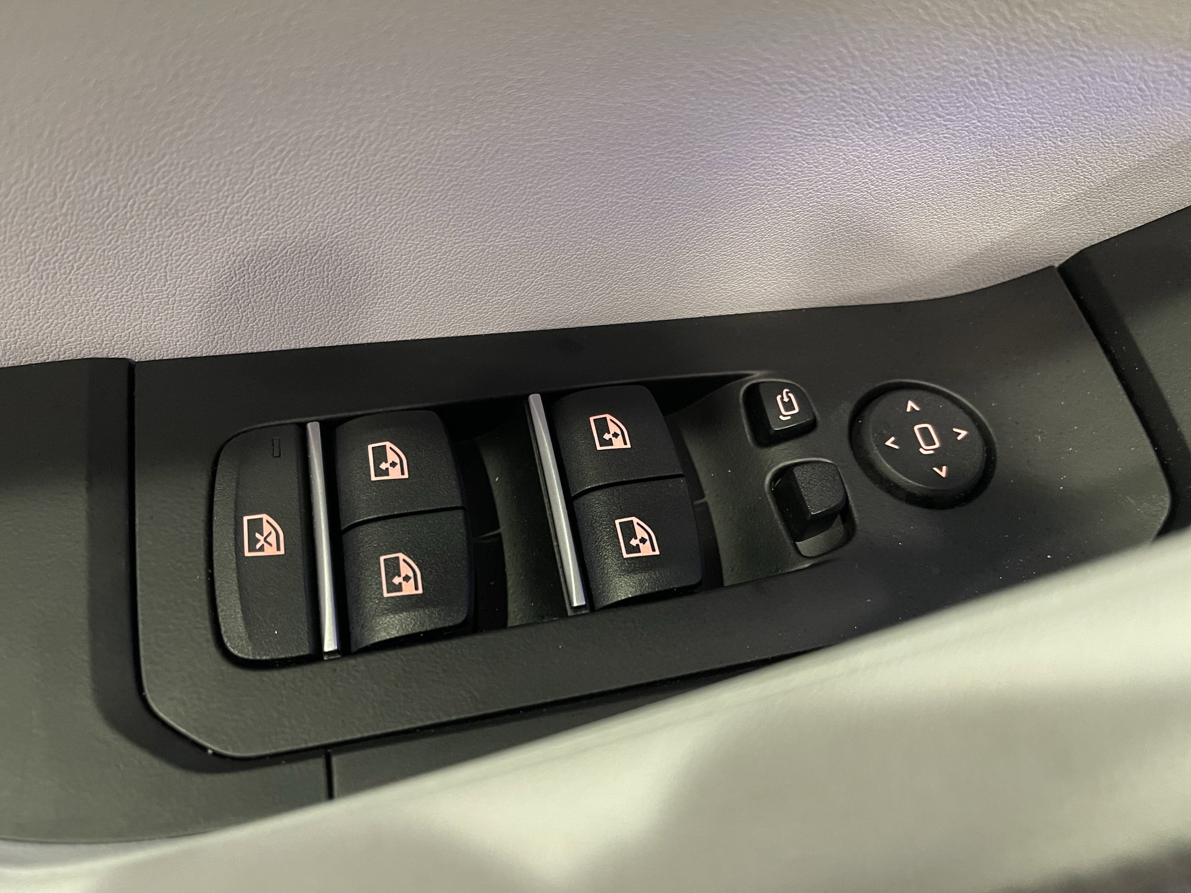 Used 2024 BMW X6 xDrive40i w/ Premium Package image 12