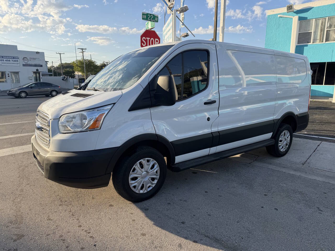 Used 2018 Ford Transit 250 130 Low Roof w/ Exterior Upgrade Package RWD image 3