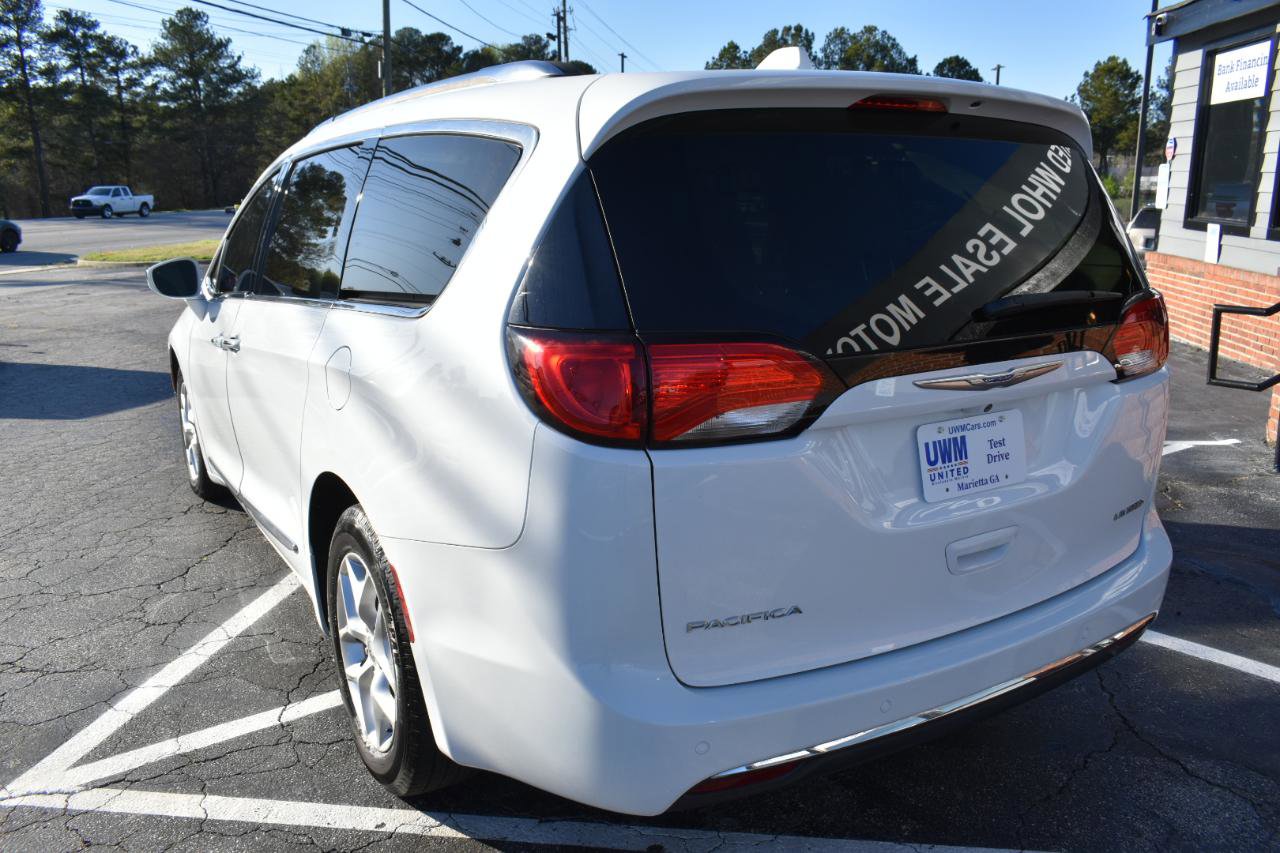 Used 2020 Chrysler Pacifica Limited image 8
