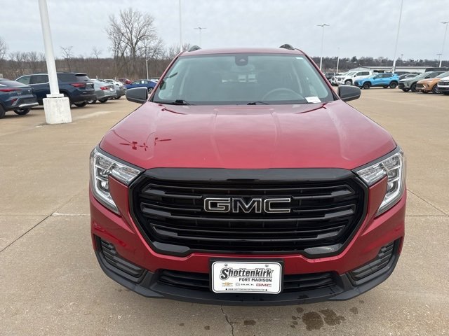 Used 2023 GMC Terrain SLE w/ Driver Convenience Package image 8