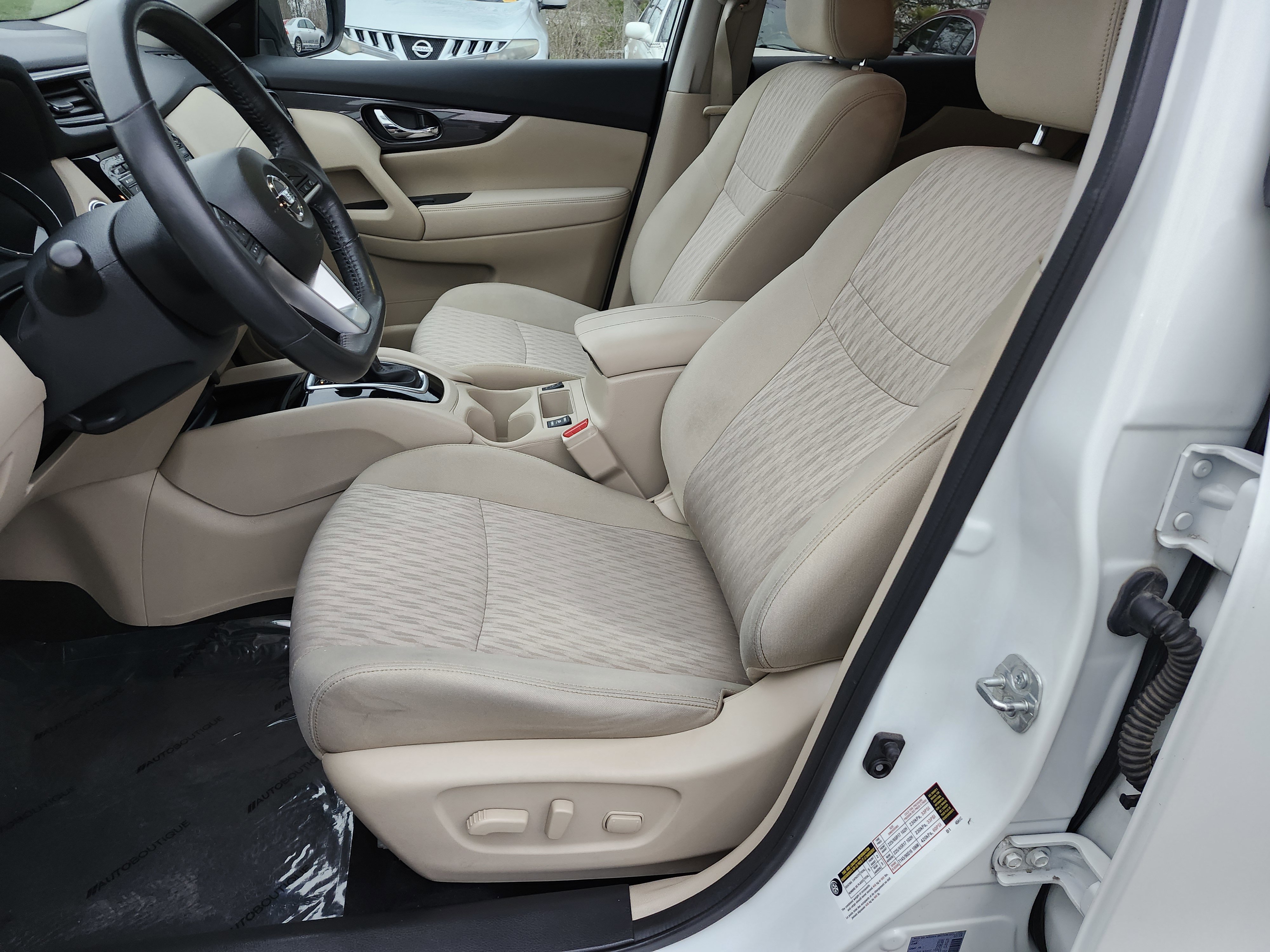 Used 2018 Nissan Rogue SV image 24