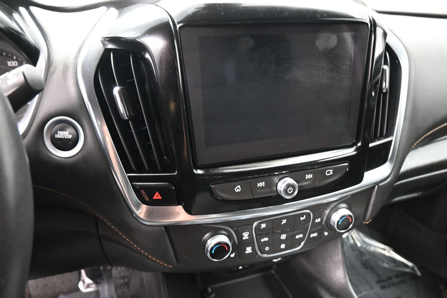 Used 2021 Chevrolet Traverse LT FWD image 15