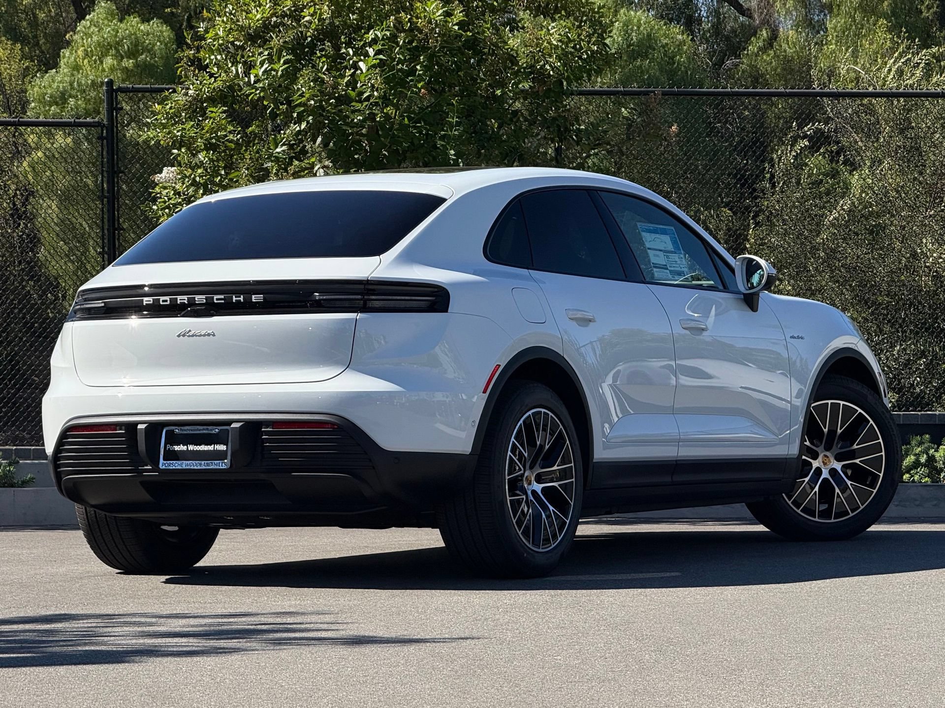 Used 2026 Porsche Macan Electric RWD image 7