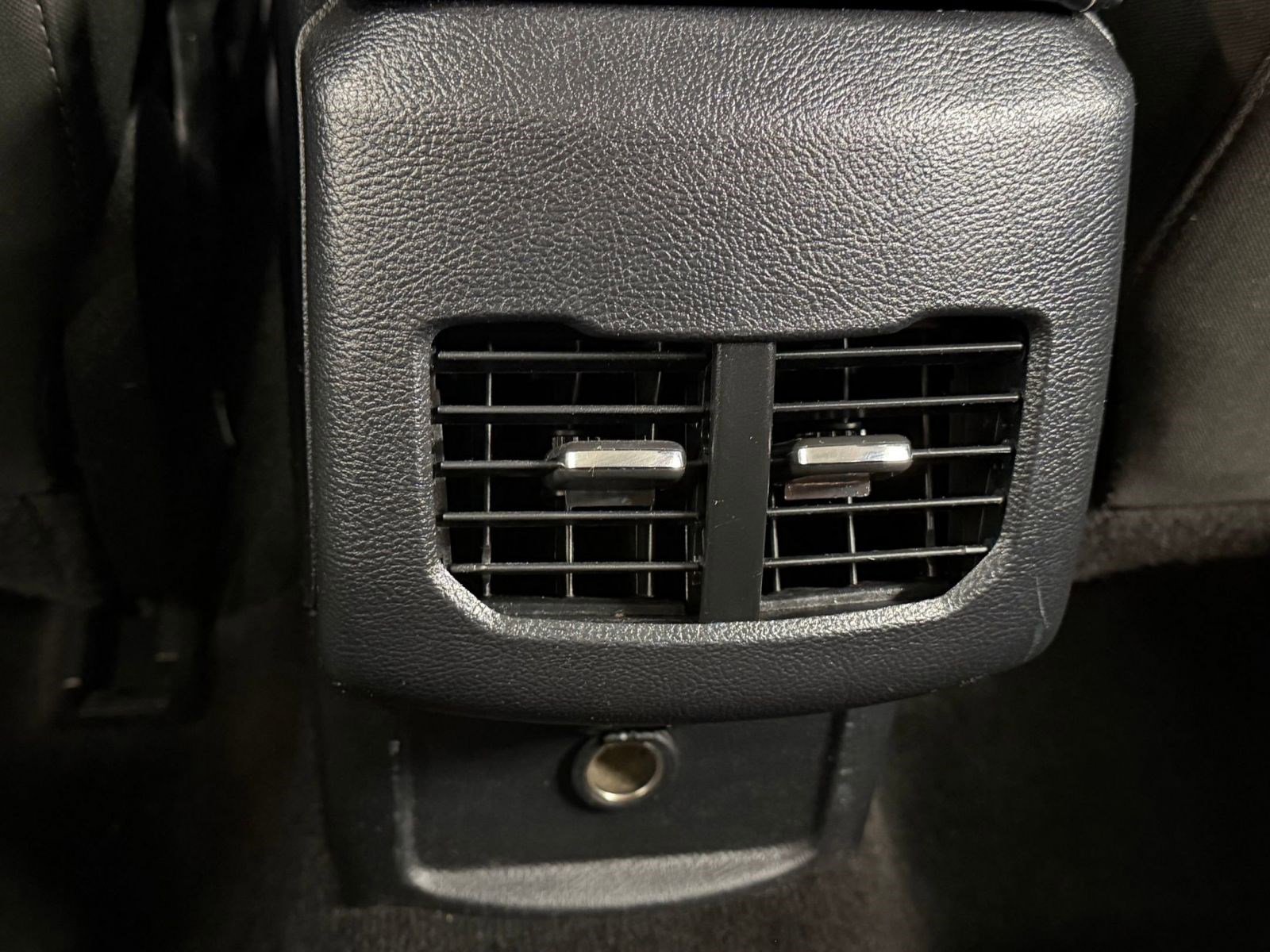 Used 2019 Ford Fusion SE FWD image 22