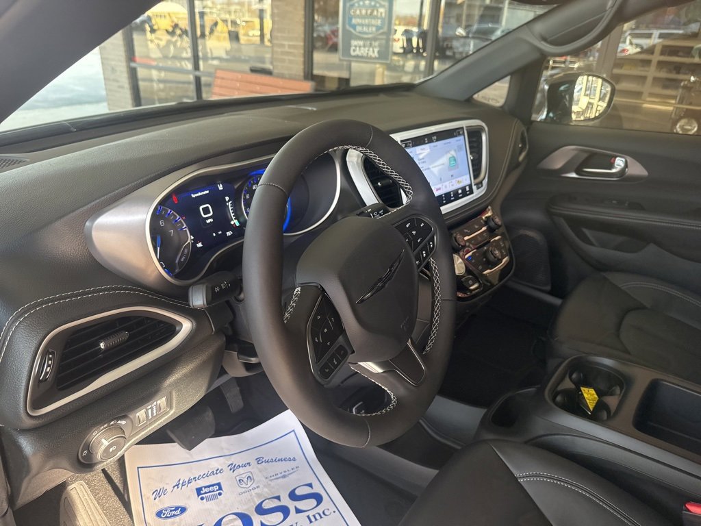 New 2026 Chrysler Pacifica Select image 9