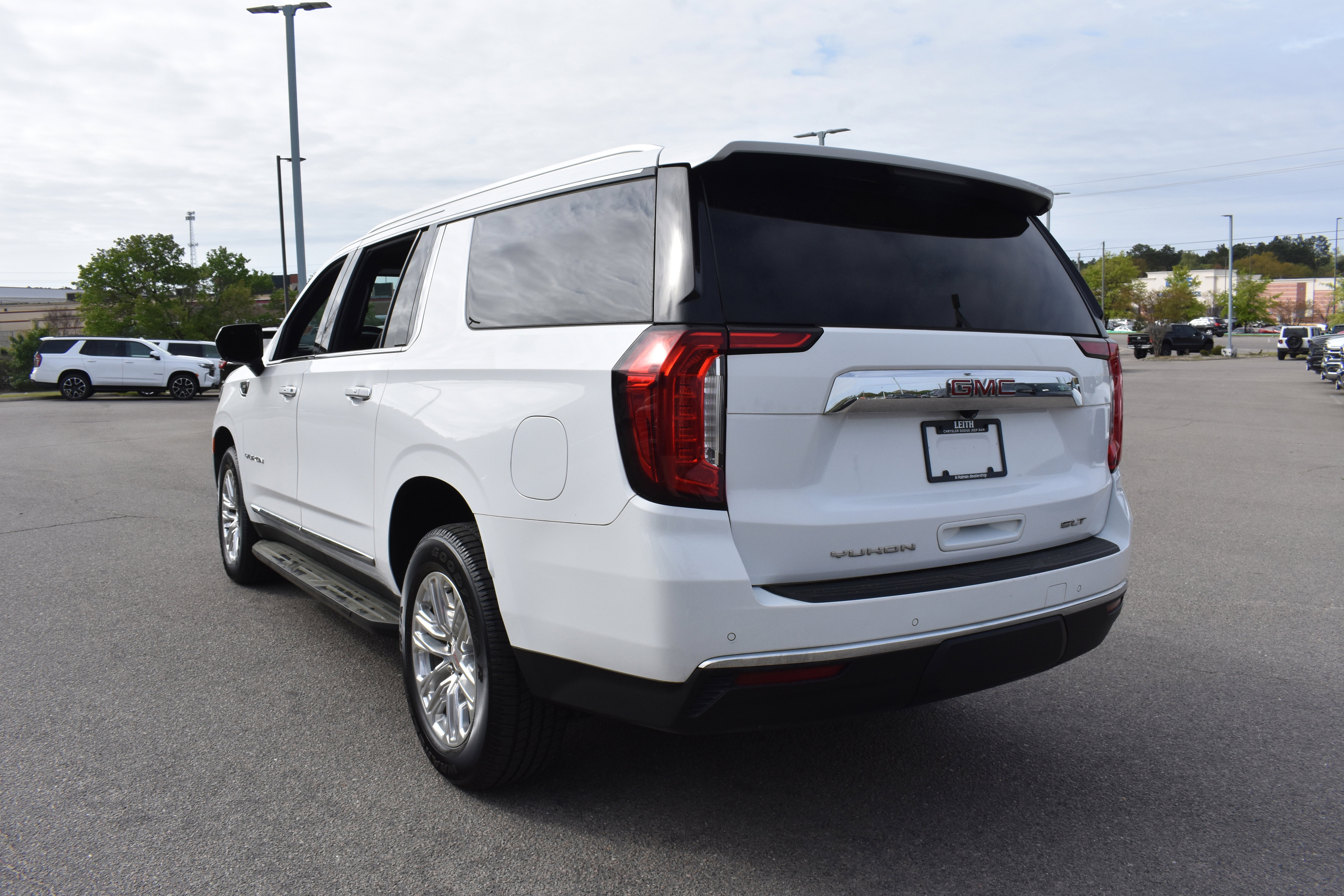 Used 2021 GMC Yukon XL SLT image 7
