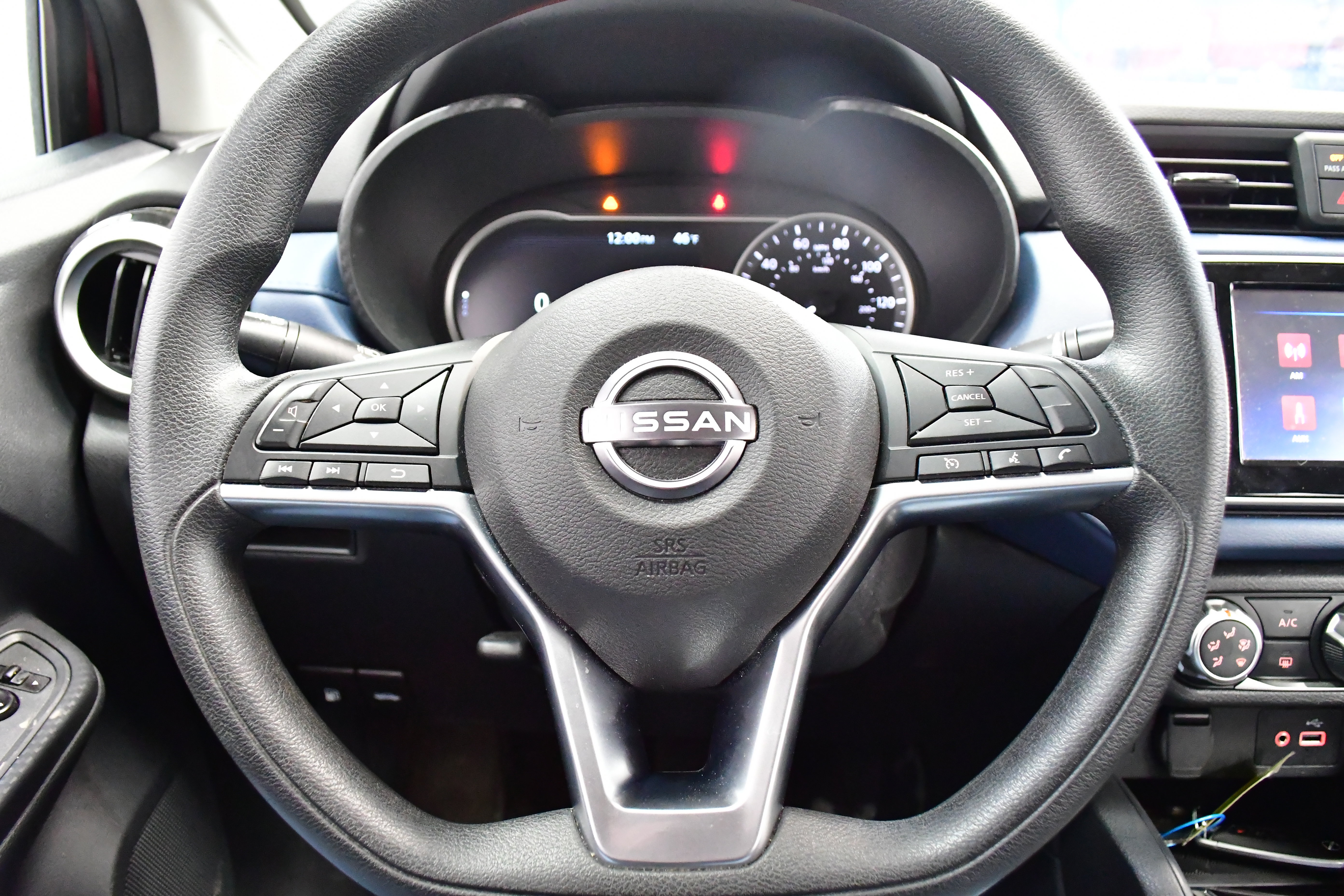 Used 2025 Nissan Versa SV image 9