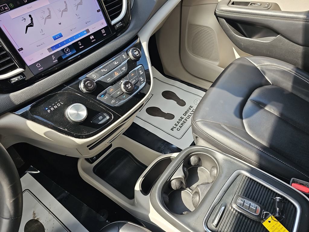 Used 2023 Chrysler Pacifica Touring-L image 29