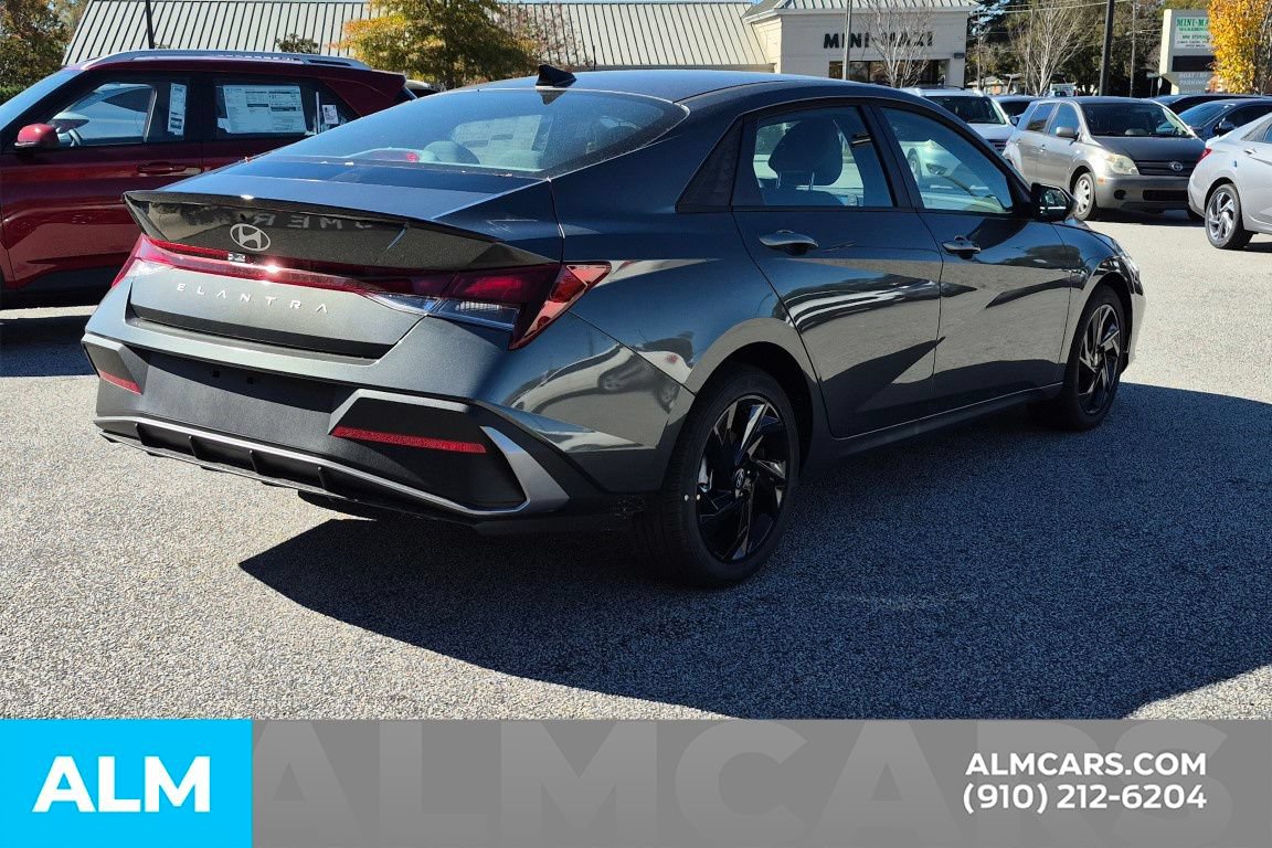Used 2026 Hyundai Elantra SEL Sport FWD image 5