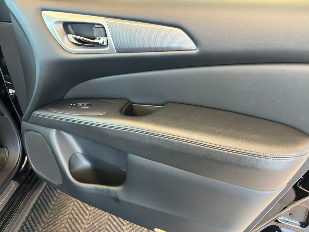 Used 2019 Nissan Pathfinder SL AWD/4WD image 25