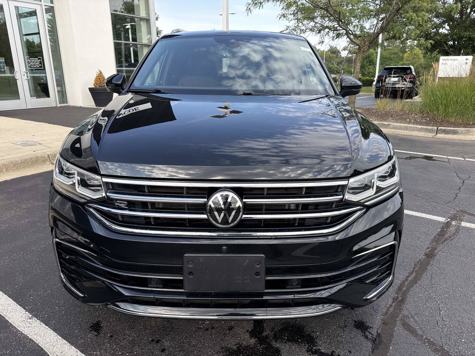 Used 2024 Volkswagen Tiguan SEL R-Line AWD/4WD image 3
