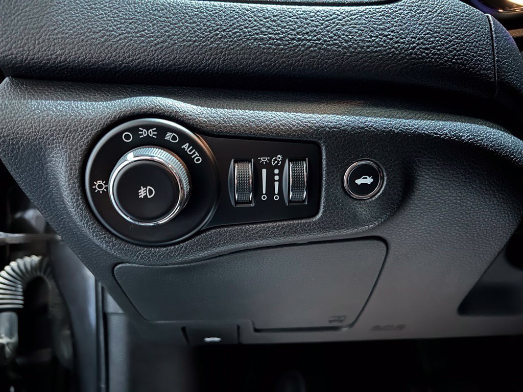 Used 2016 Chrysler 200 S FWD image 16