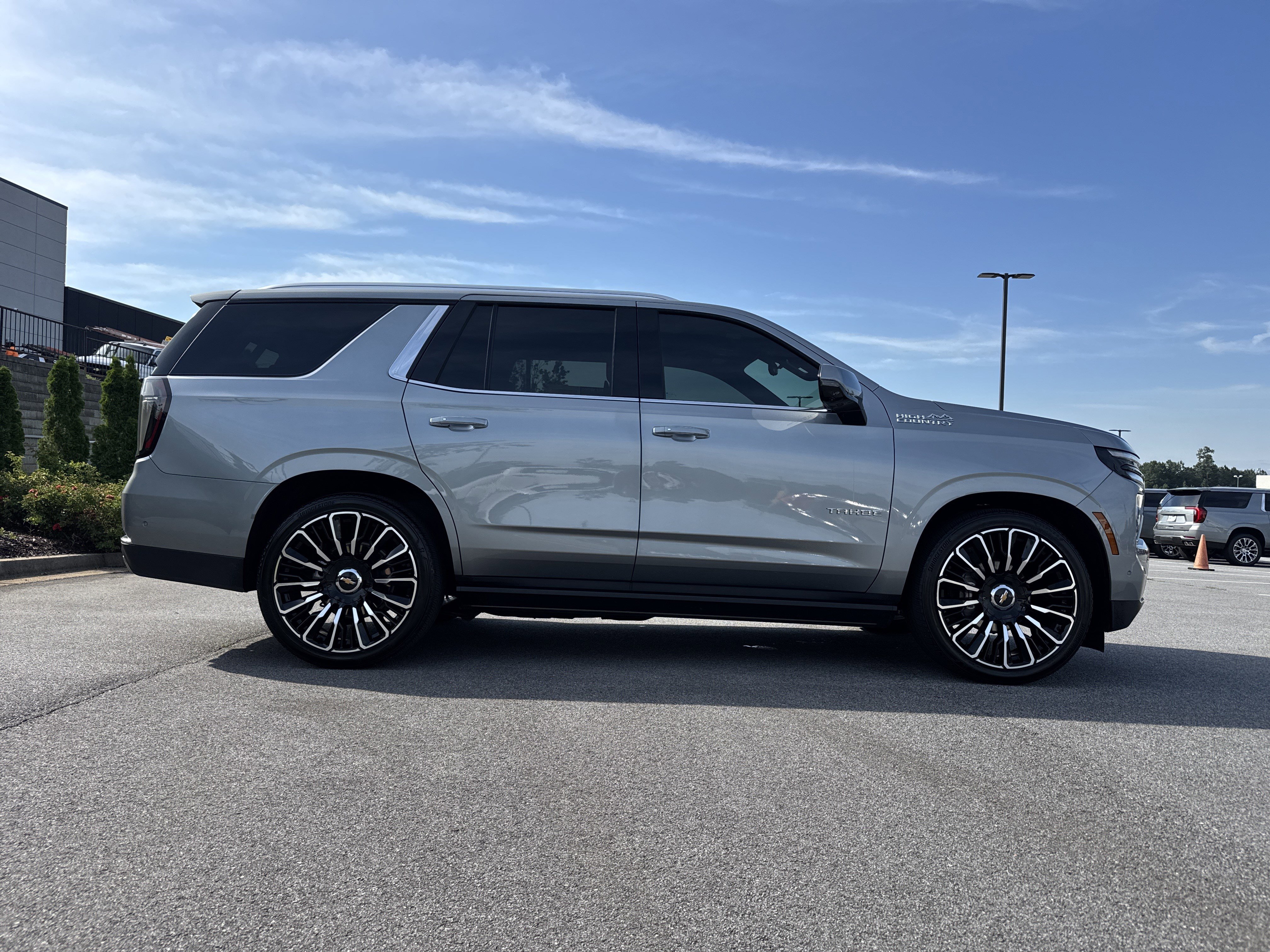 Used 2025 Chevrolet Tahoe High Country AWD/4WD image 11