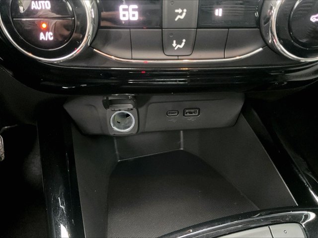 Used 2025 Chevrolet Trax LT FWD image 26