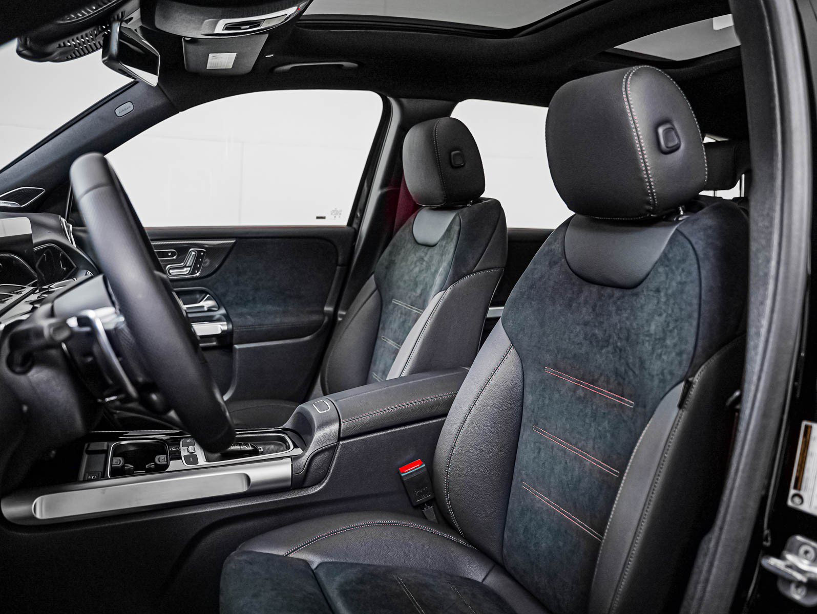 New 2026 Mercedes-Benz GLB 35 AMG 4MATIC image 8