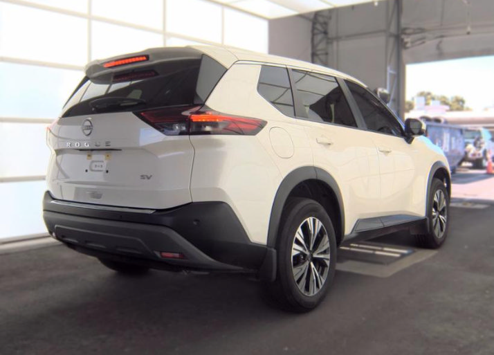 Used 2023 Nissan Rogue SV FWD image 2