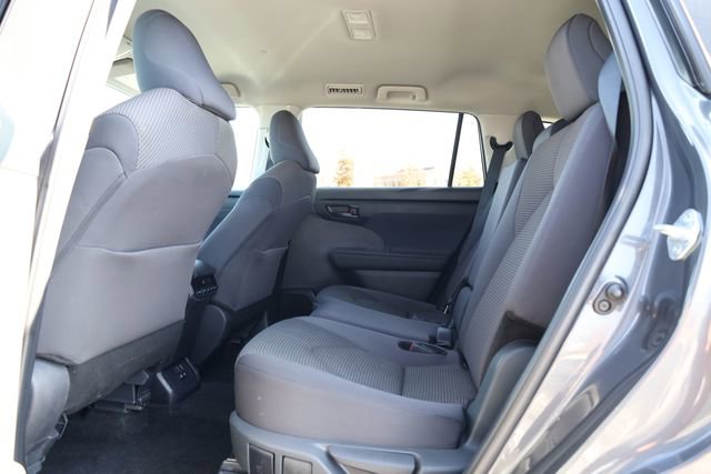 Used 2024 Toyota Highlander LE image 27
