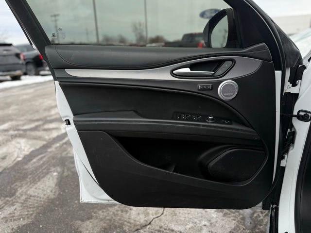Used 2024 Alfa Romeo Stelvio Veloce image 13