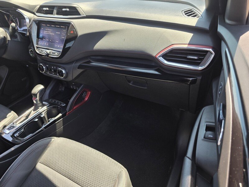 Used 2021 Chevrolet TrailBlazer RS w/ Technology Package FWD image 17