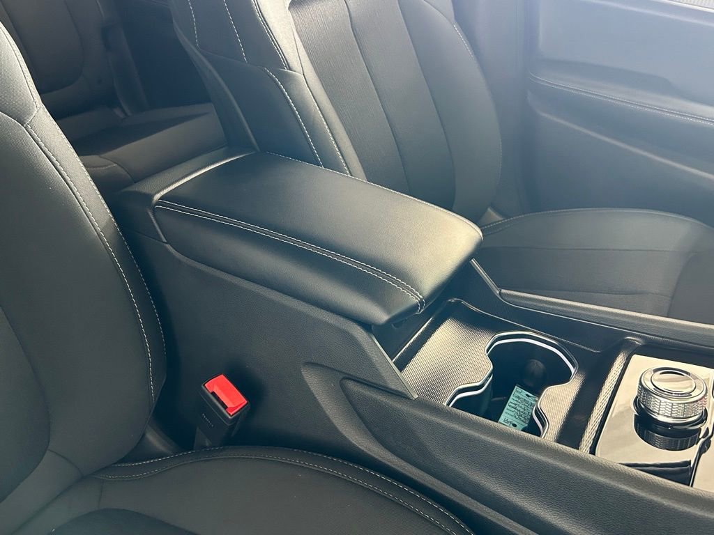 Used 2025 Jeep Grand Cherokee L Laredo image 36