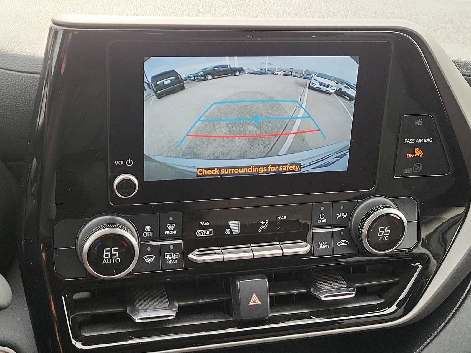 Used 2024 Toyota Highlander LE image 14