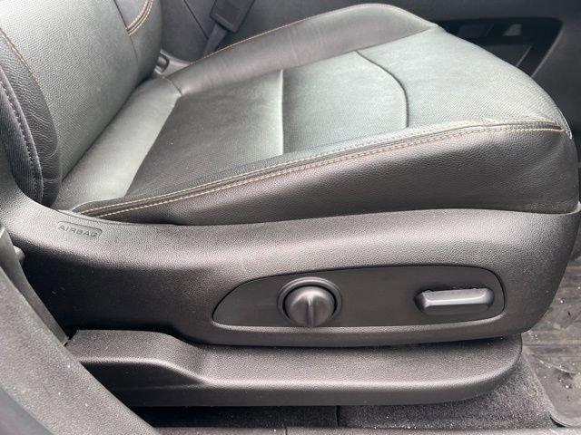 Used 2021 GMC Terrain SLT w/ Infotainment Package II AWD/4WD image 12