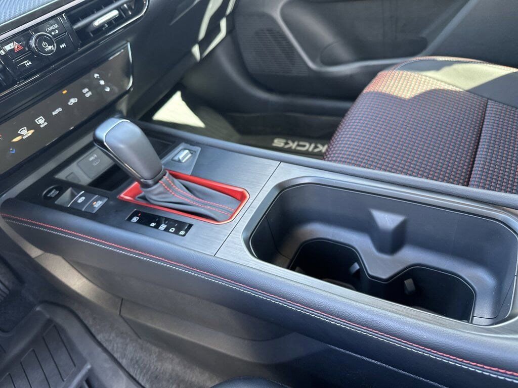 New 2025 Nissan Kicks SR FWD image 8