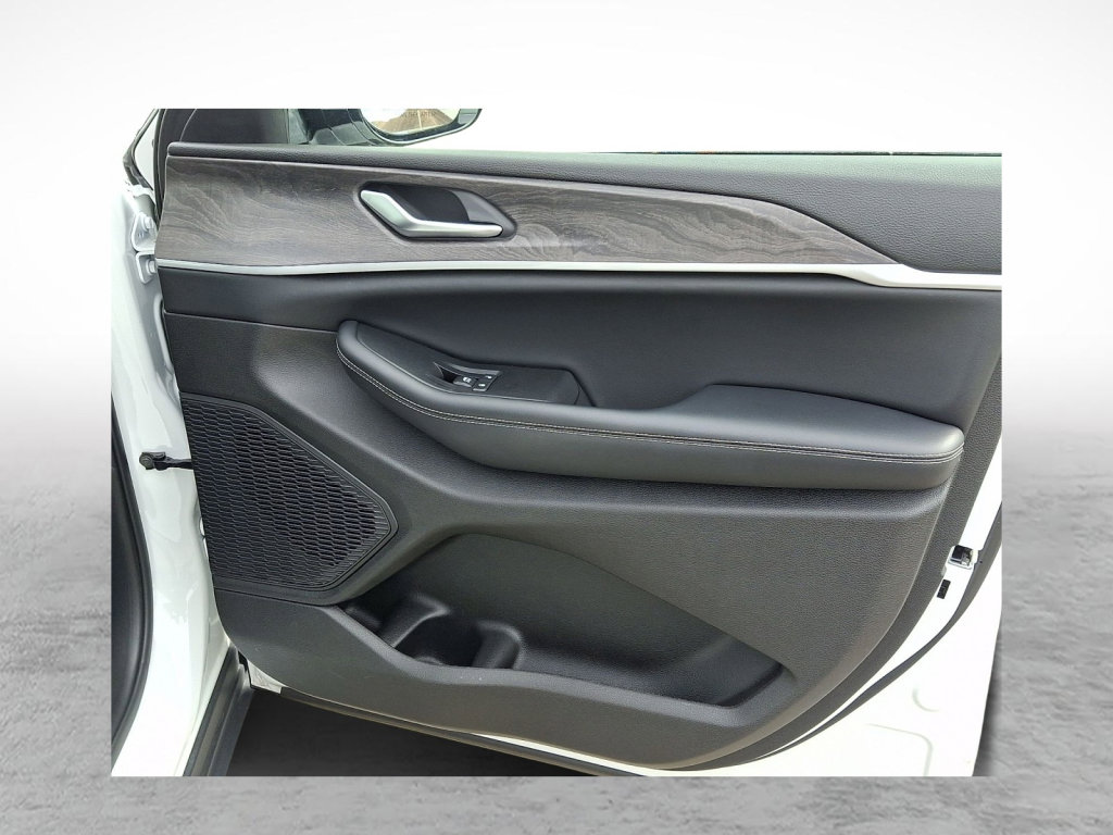 Used 2023 Jeep Grand Cherokee Limited image 10