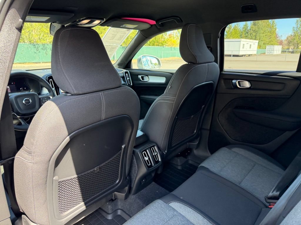 Used 2025 Volvo XC40 B5 Core AWD/4WD image 30
